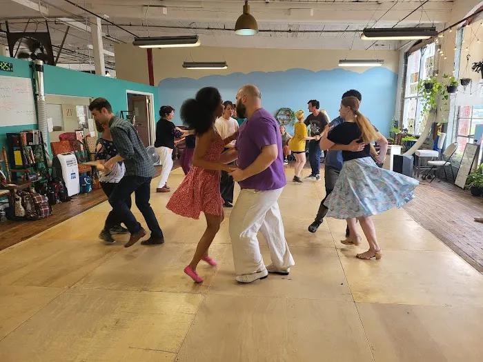 Saturn Jive Dance Space Picture 3