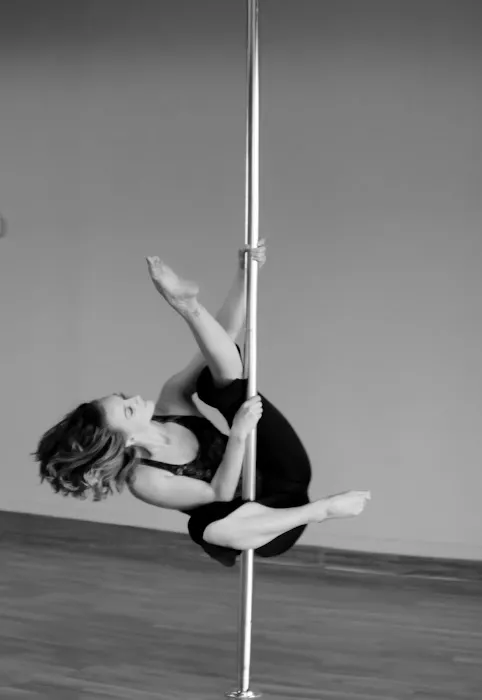 Aerial Bombshell Picture 2