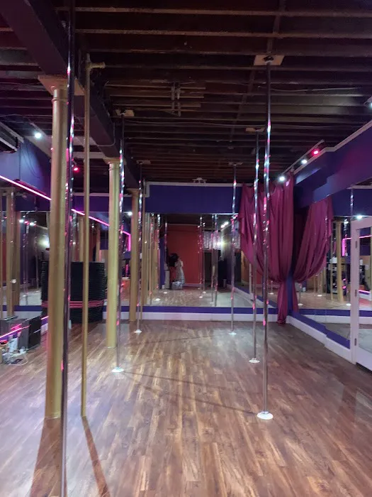 Pole Palace Picture 3
