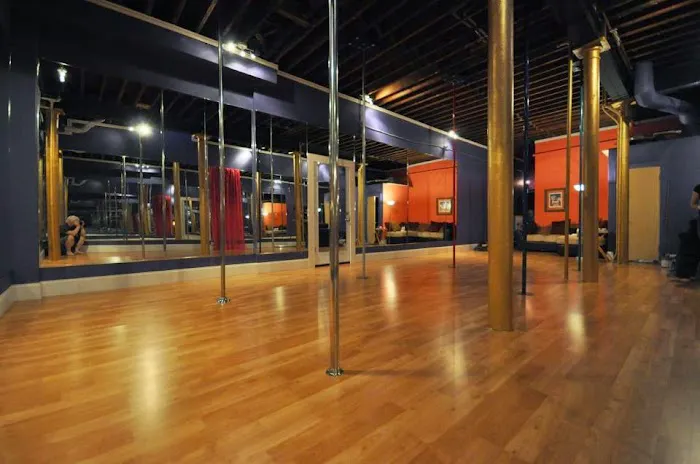 Pole Palace Picture 2