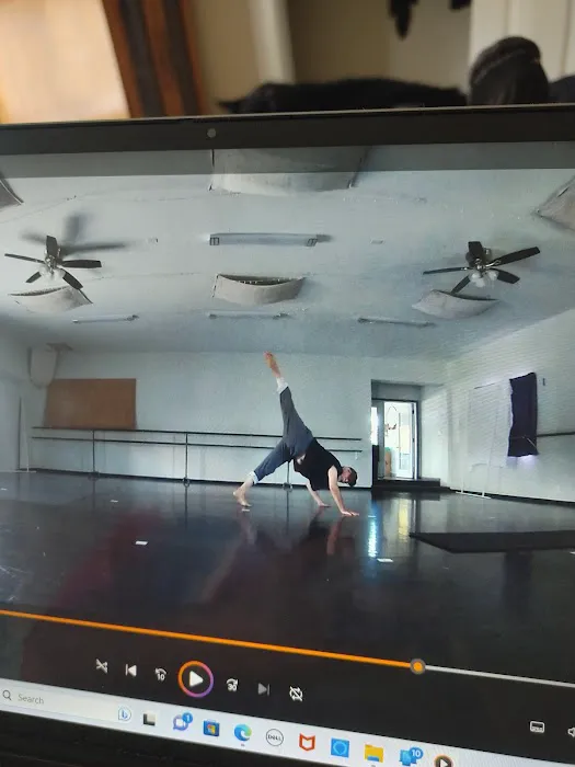 Dance Studio Picture 9
