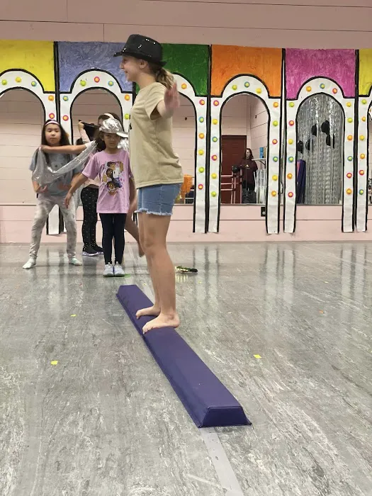 Kids Dance Center Picture 4
