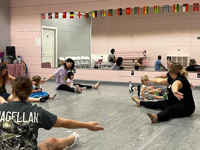 Kids Dance Center Picture 2