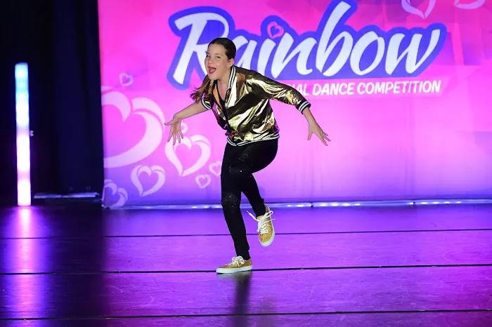 Center Stage Picture 8