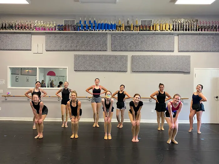 Center Stage Picture 9