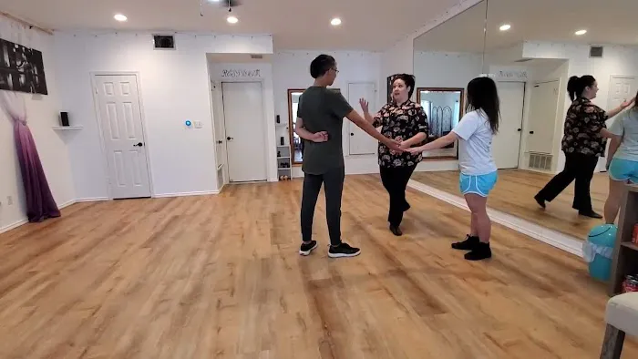 Bonnie The Dance Whisperer Picture 7