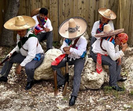 Faisan Folklorico dance company and academy