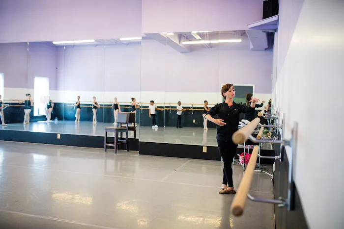 Quenedit Ballet School Picture 3