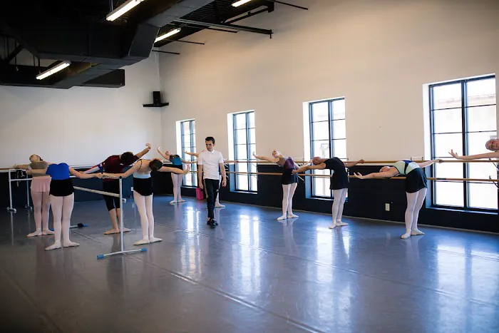 Quenedit Ballet School Picture 10