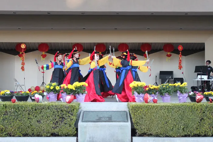 Jung Im Lee Korean Dance Academy | 이정임 한국무용 아카데미 Picture 6