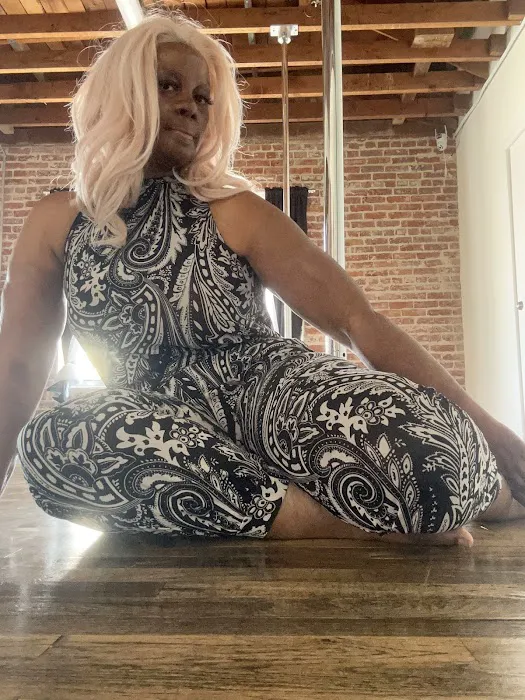 Spin City Pole Dance Studio | Spin City LA Picture 3
