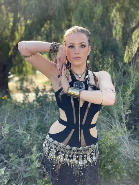 Ya'el Bella Belly Dance Picture 3