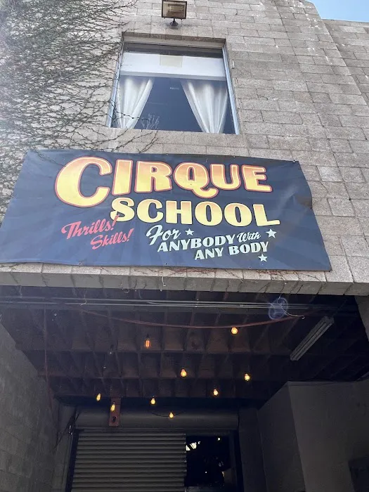 Cirque School Picture 2