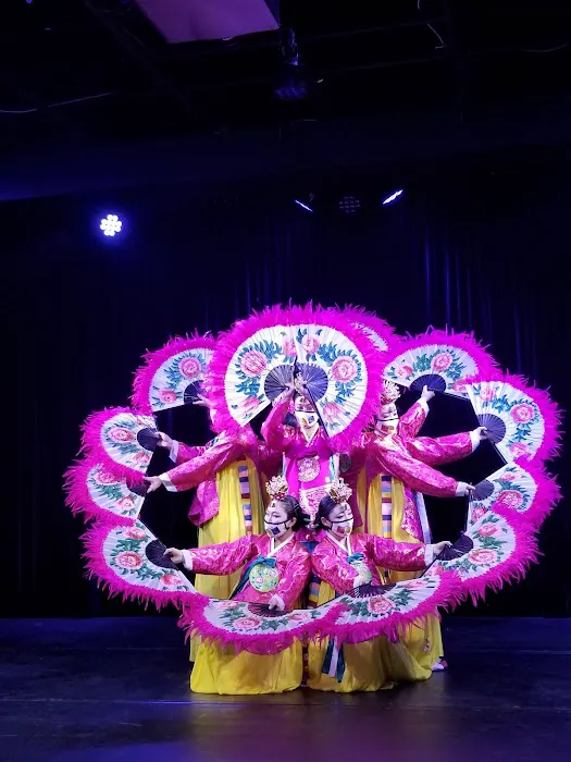 Kim Eung Hwa & Korean Dance Academy 김응화 무용연구소 Picture 8