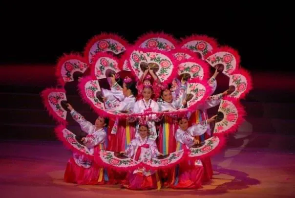 Kim Eung Hwa & Korean Dance Academy 김응화 무용연구소 Picture 1
