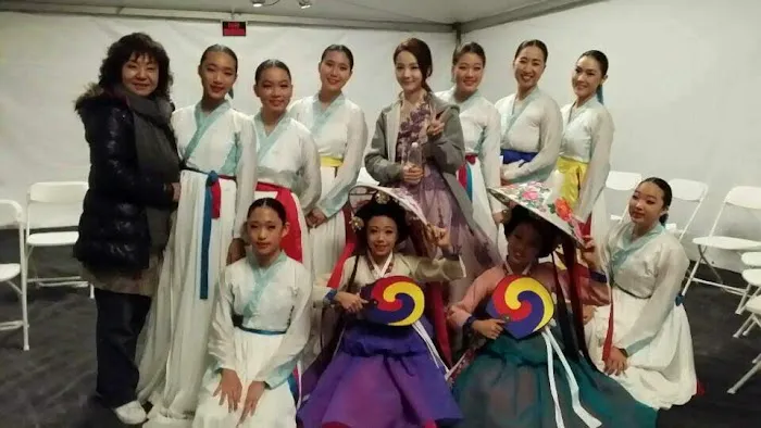 Kim Eung Hwa & Korean Dance Academy 김응화 무용연구소 Picture 4