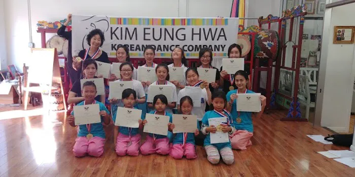 Kim Eung Hwa & Korean Dance Academy 김응화 무용연구소 Picture 5