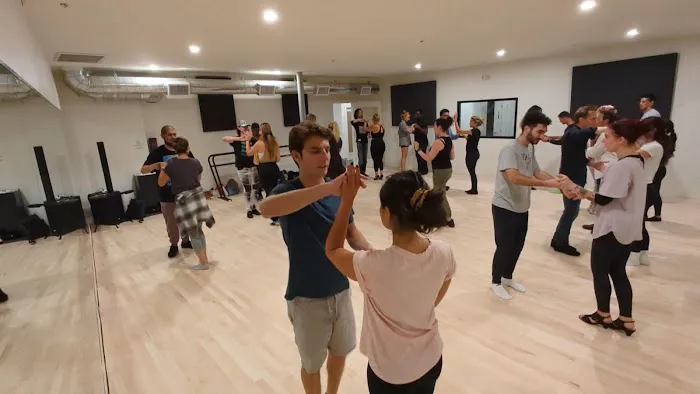 Los Angeles Bachata and Salsa Dance Academy Picture 3