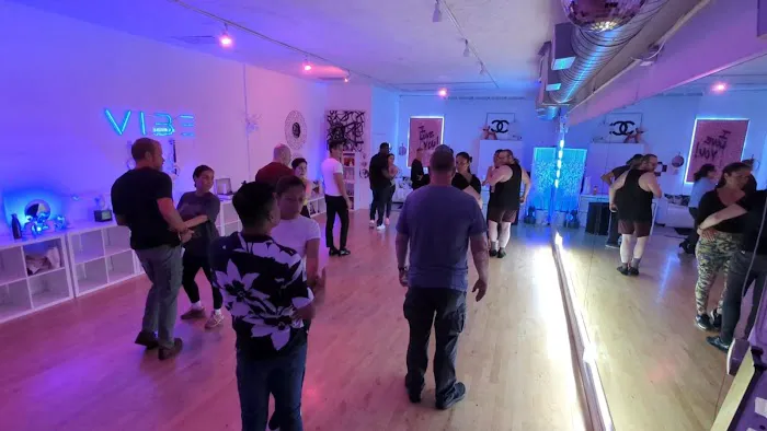 Los Angeles Bachata and Salsa Dance Academy Picture 1