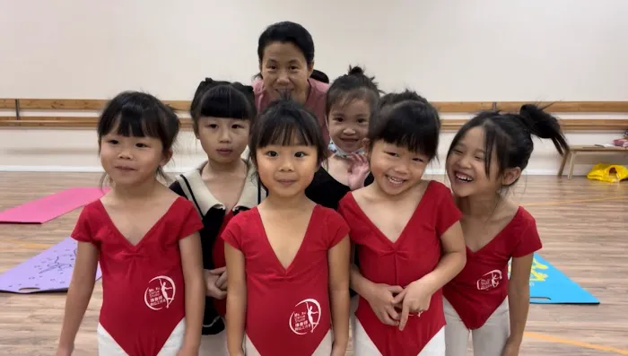 W Dance Academy Picture 1