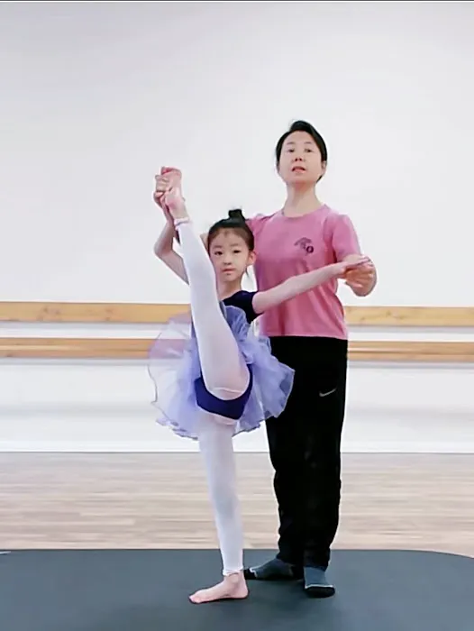 W Dance Academy Picture 5