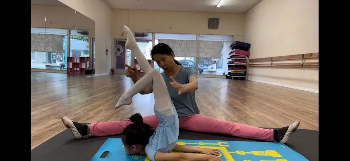 W Dance Academy Picture 4