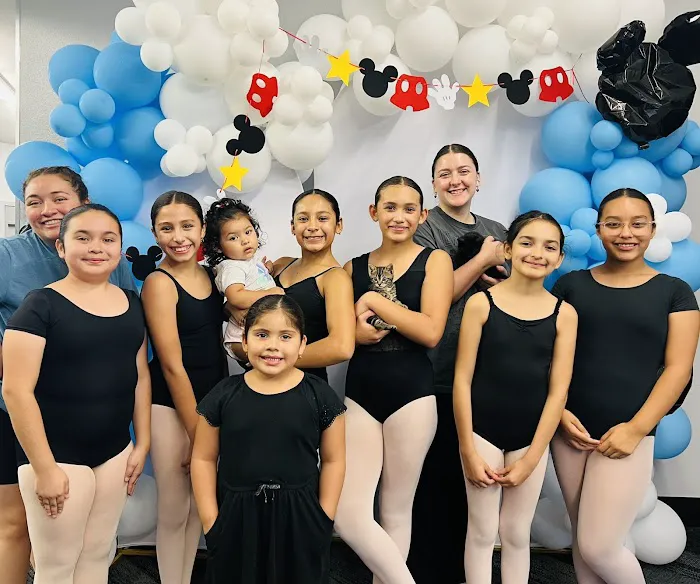 De Luna Dance Academy Picture 9