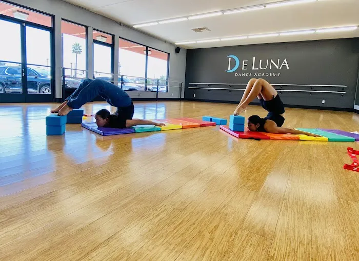 De Luna Dance Academy Picture 4
