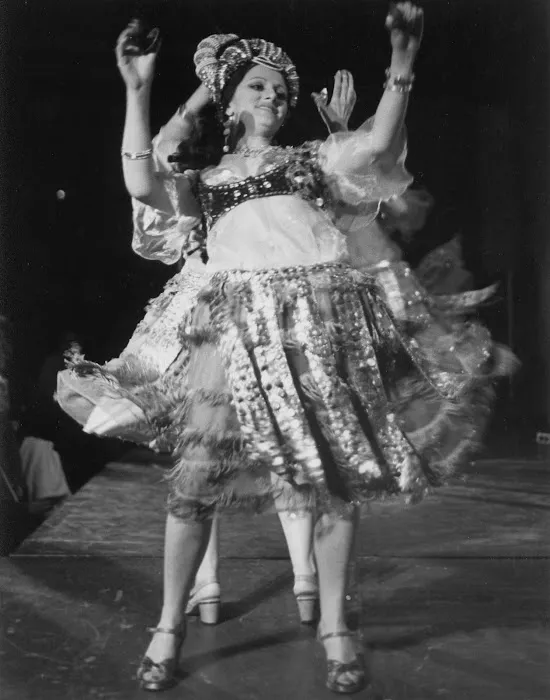Aisha Ali Belly Dancing Picture 2