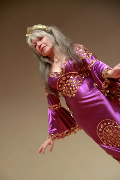 Aisha Ali Belly Dancing Picture 6