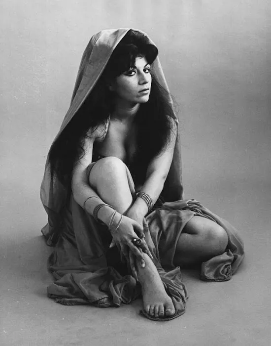 Aisha Ali Belly Dancing Picture 5