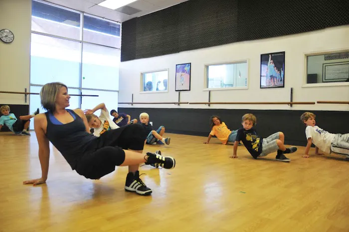 School of Dance & Music (Aviation) Picture 8