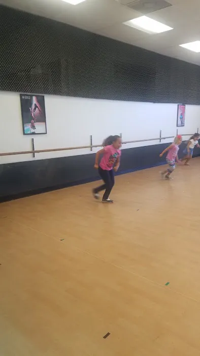 School of Dance & Music (Aviation) Picture 10