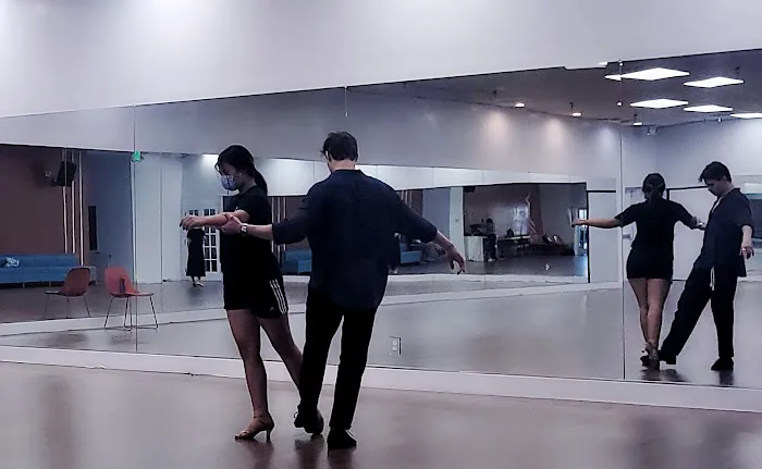 Galaxy Dance& Modeling Studio Picture 1