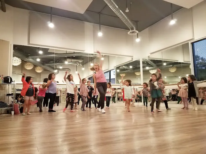 Dance with Miss Alice Picture 7