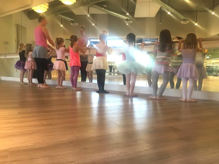 Dance with Miss Alice Picture 8