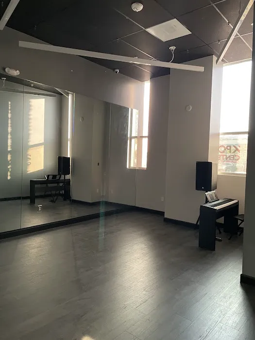 K-POP CENTER Picture 1