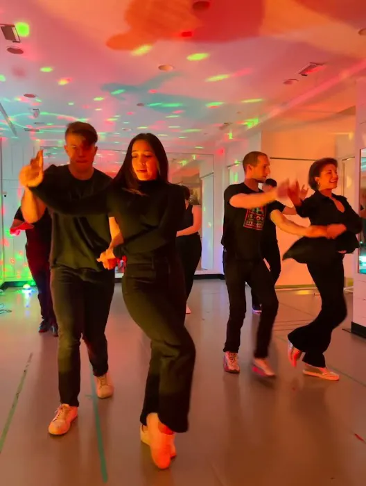 LA Salsa and Bachata Dance Academy Picture 4