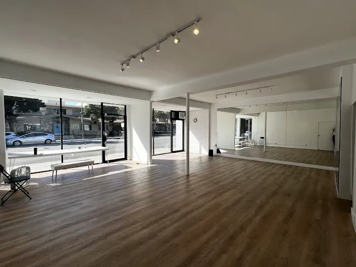 LA Salsa and Bachata Dance Academy Picture 1
