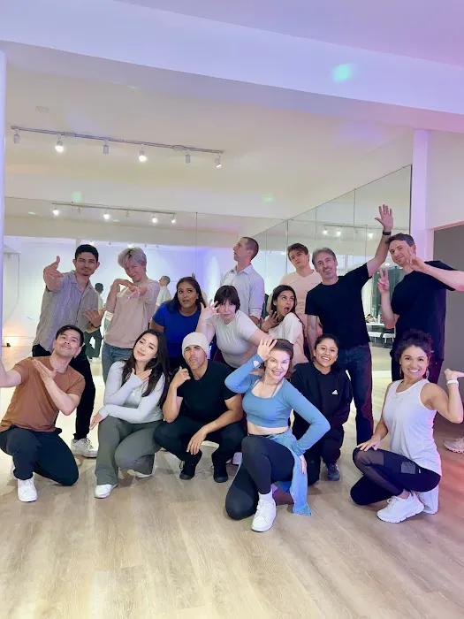 LA Salsa and Bachata Dance Academy Picture 8