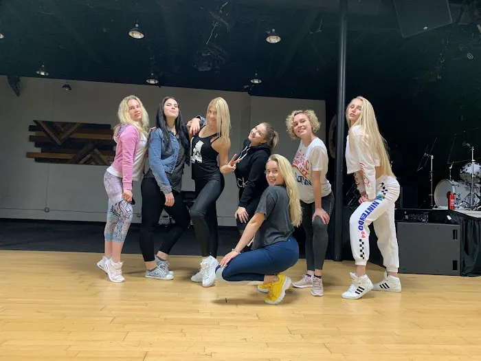 ACROSSERS Dance studio Picture 3