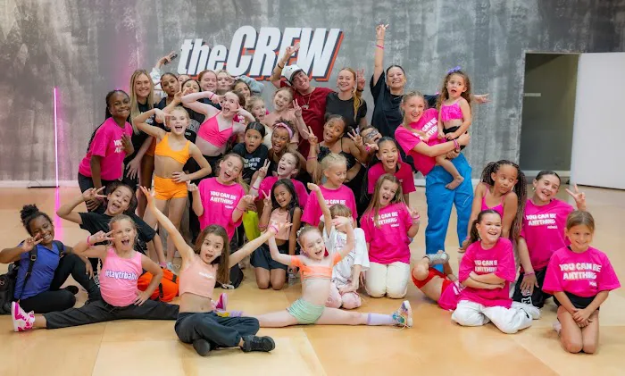 CREW studios Picture 2