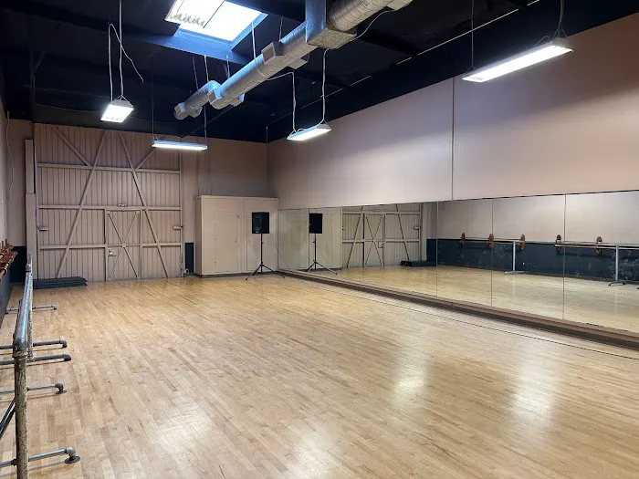 Momentum By Dellos Dance Studio Picture 2