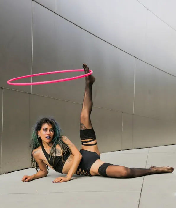 Siren Pole Dance Picture 7