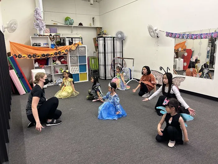 La Vie Dance & Tutoring Picture 6