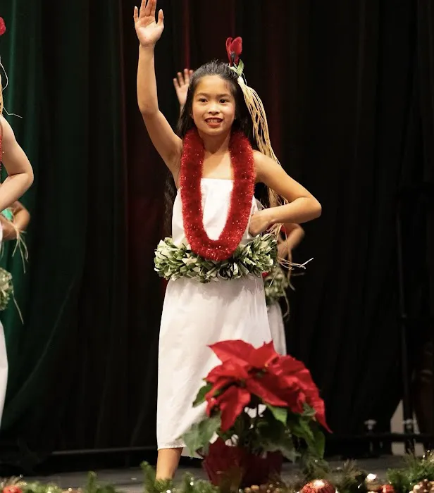 Halau Hula a Kawika laua 'o Leinani/ Da hula studio Picture 8
