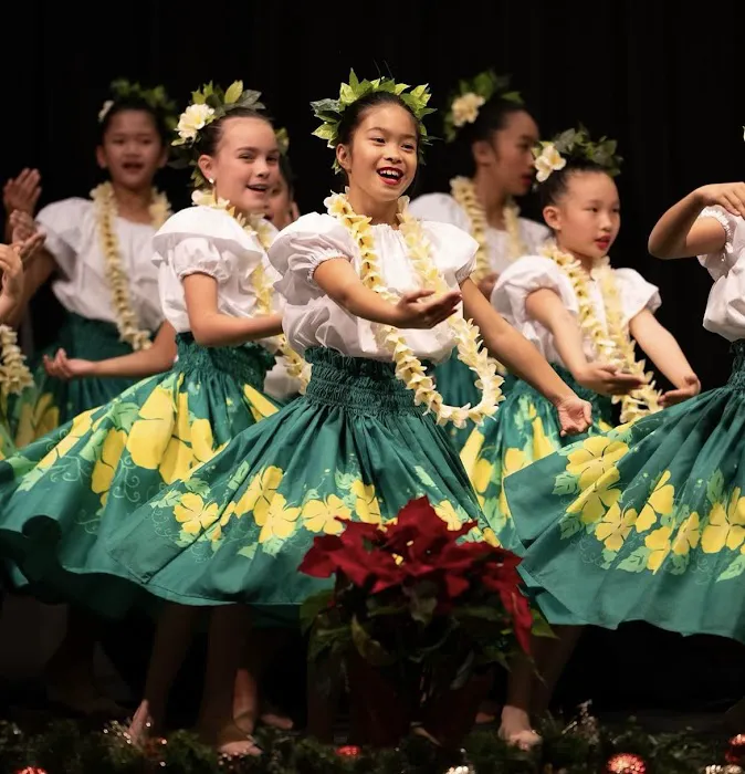 Halau Hula a Kawika laua 'o Leinani/ Da hula studio Picture 5