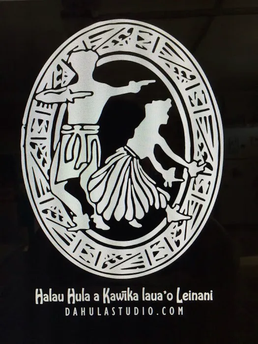 Halau Hula a Kawika laua 'o Leinani/ Da hula studio Picture 7