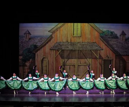 Tradicion Dance Company