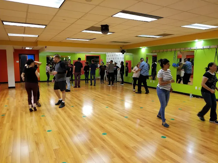 LaRumbera.com, Salsa and Bachata Dance Classes, Zuly Dextre, Dance On Beat, Adult & Kids Group Classes, Private Dance Lessons Picture 2